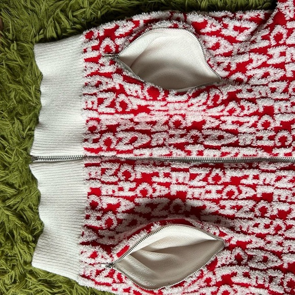 CHANEL 2007 FLUFFY RED AND WHITE ZIP UP - Picture 4 of 6